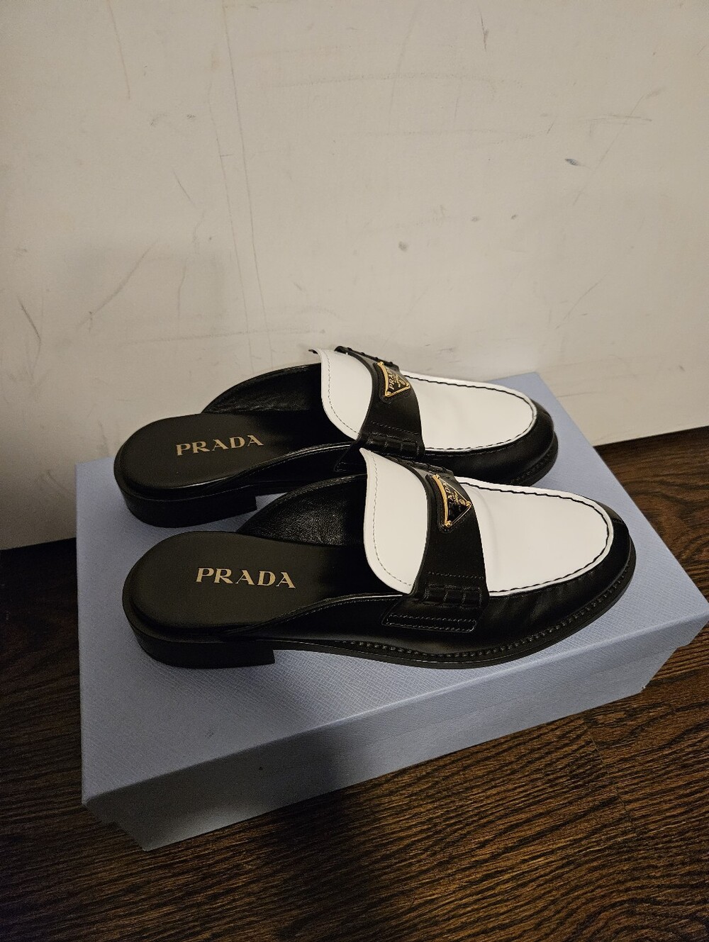 $1,200 Prada Brushed Leather Bi-color Triangle Logo Loafer Mule EU 39 US 9 BNIB - Picture 6 of 9